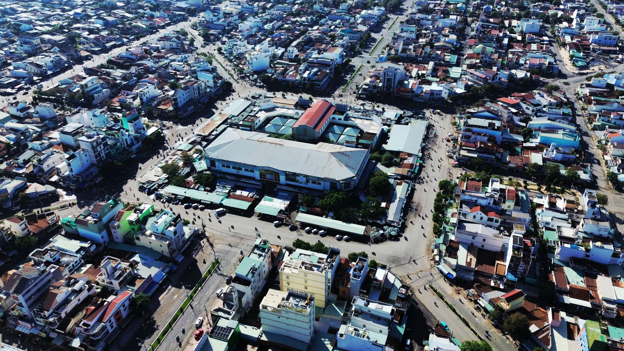 Ngôi chợ hình bát quái ở Tây Ninh: Đồ chay chiếm phần lớn, buôn bán hiền lành