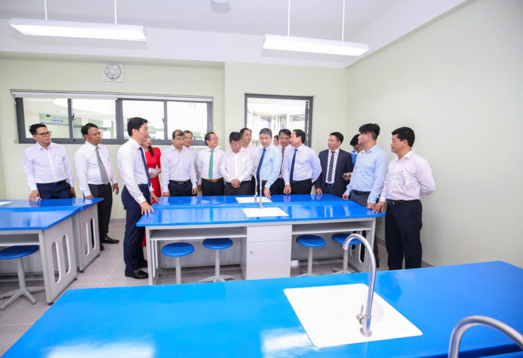 Phòng học tại Trường Trung học cơ sở Nguyễn Thái Học được trang bị cơ sở vật chất, thiết bị phục vụ dạy và học.